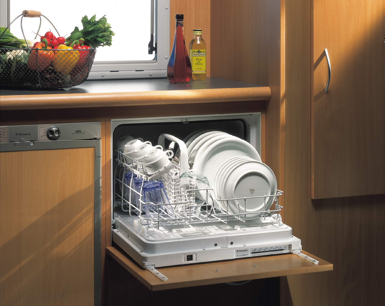 Посудомойка либхер вибрирует. Компактная посудомоечная машина под раковину Электролюкс. Маленькая компактная посудомоечная машина встраиваемая 45 см. Кертинг посудомоечная машина 45. Компактная ПММ Электролюкс.