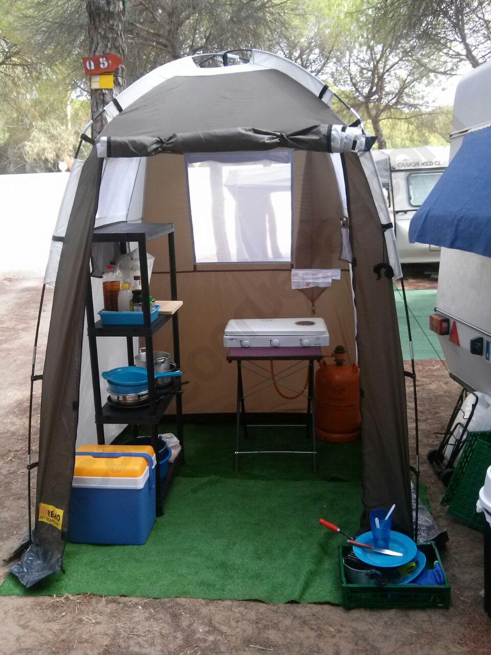 Обзор кемпинга. Larsen Camping палатка для автодома. Обустройство кемпинга. Туристическая кухня для кемпинга. Обустройство глемпинг.