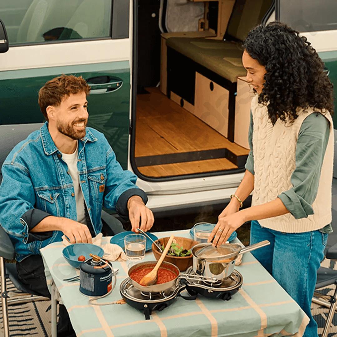 Cocina portátil nomadiQ Outdoor Cooking Stove 2 en uso al aire libre para cocinar en ruta