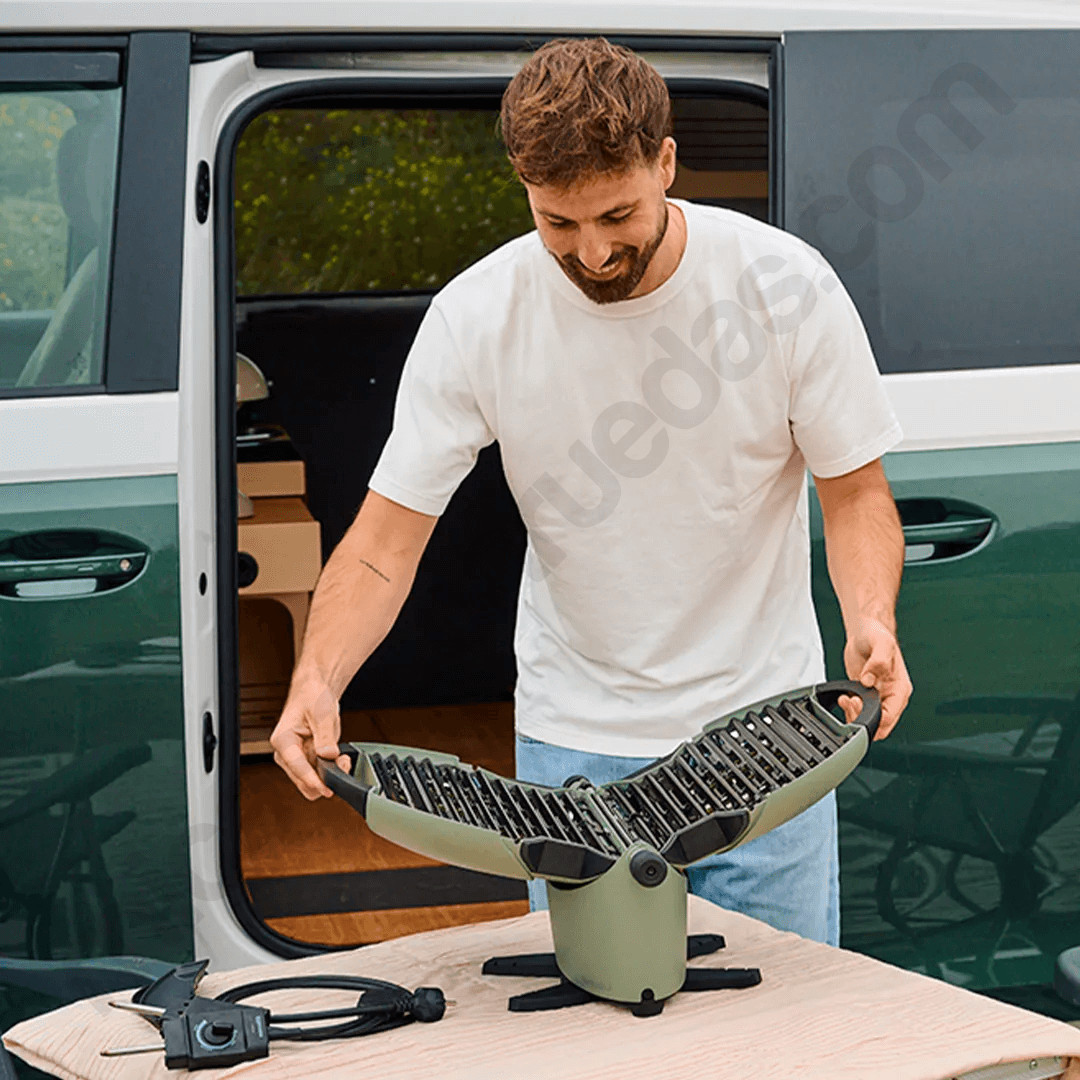 NomadiQ E-BBQ utilisée en extérieur pour un barbecue électrique